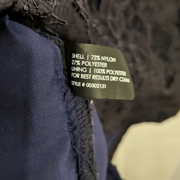 Club Monaco dark blue lace pencil skirt - Picture 5 of 5